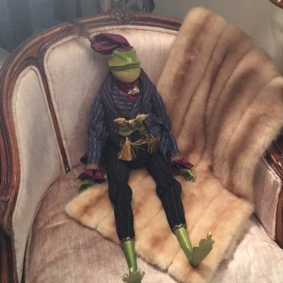 Katherines Collection Royal Frog 27” - Picture 2 of 8
